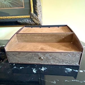 Men’s Charging Station Valet